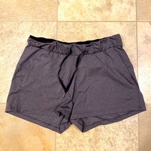 On the fly 6 inch shorts size 8